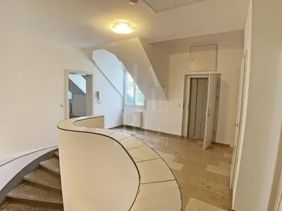Ruhige Dachgeschosswohnung mit Klima - hinterm Rathaus – Bild 2