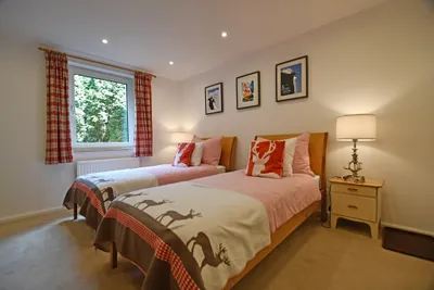 10-Zimmer-Gewerbeimmobilie kaufen in Gmunden – 264 m², € 1.290.000 – Bild 7 von 8