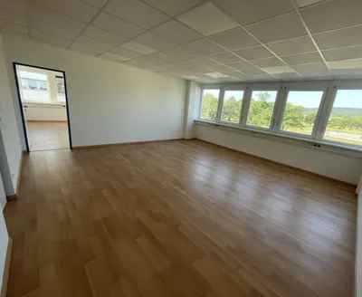 1-Zimmer-Gewerbeimmobilie mieten in Baden – 41 m², € 534 – Bild 3 von 9
