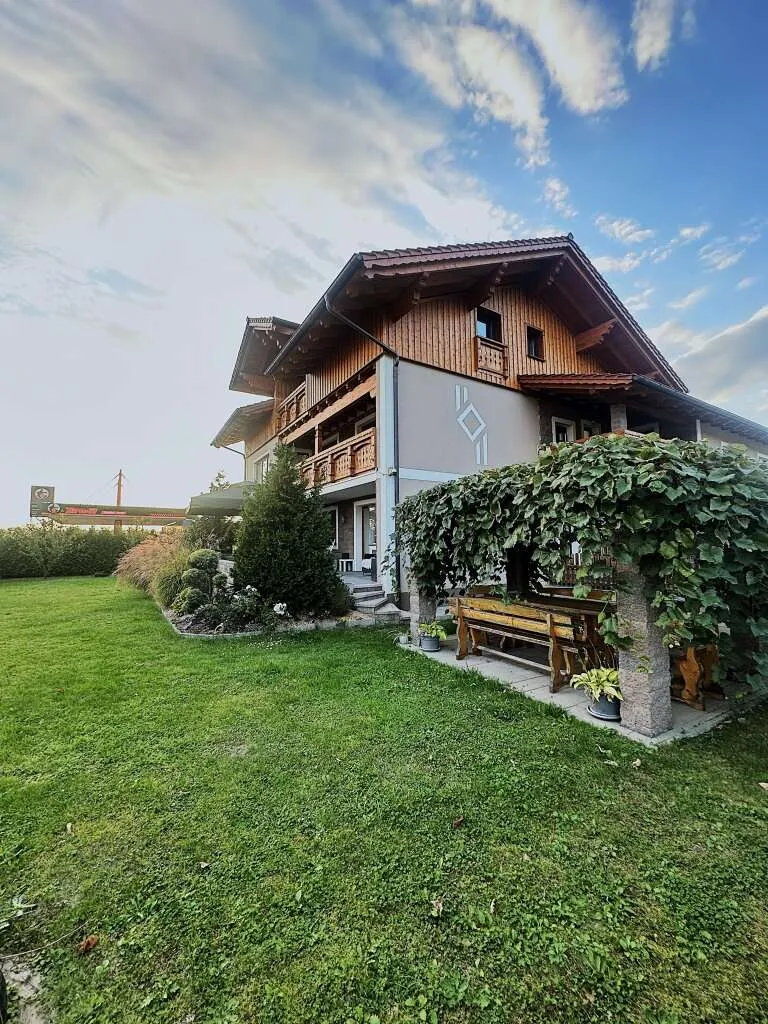Traumhaftes Mehrfamilienhaus in Mauerkirchen - Ihr neues Zuhause wartet! - Ansicht 3