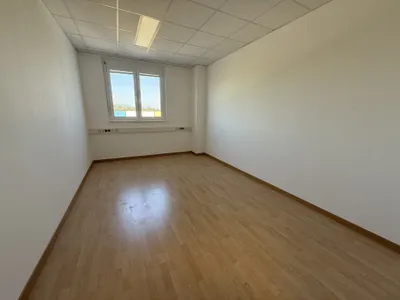 7-Zimmer-Gewerbeimmobilie mieten in Baden – € 3.264 – Bild 2 von 10