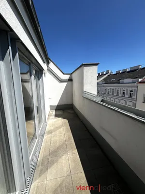 Gemütliche und helle 3-Zimmer Dachgeschosswohnung mit Terrasse nahe U3 Johnstraße/Meiselmarkt – Bild 2