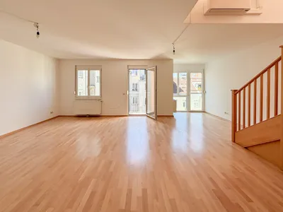 Helle Dachgeschosswohnung mit 3 Schlafzimmern, Kamin & Dachterrasse – Bild 3