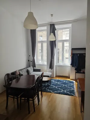 2 Zimmer Altbau - voll ausgestattet & möbliert