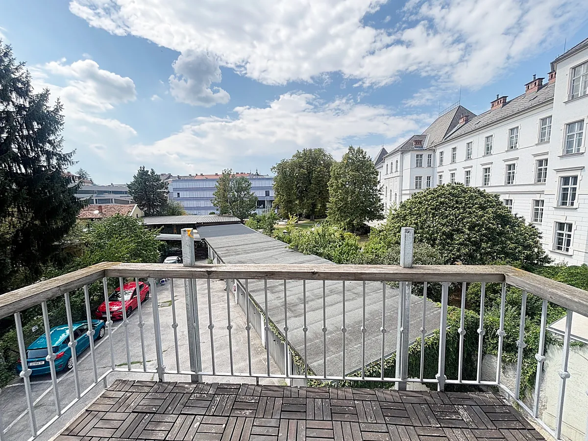 Stilaltbau Büro oder Ordination in der Innenstadt Top Lage mit möglichen Parkplätzen