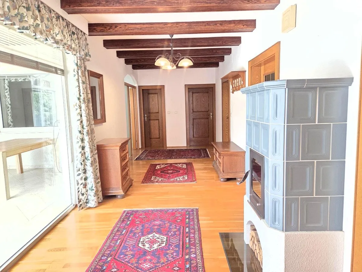 Gepflegter, bezugsfertiger 6-Zimmer-Bungalow auf 874 m² ebenem Grund - Widok 2
