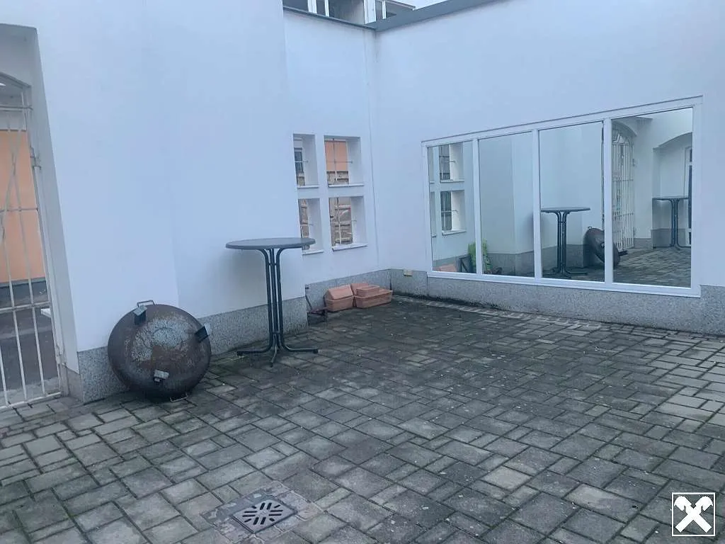 Cafe in der Nähe des Domplatzes - Ansicht 2