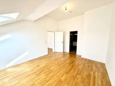 NEU! Perfekt gelegen! Geräumige 2-Zimmer-Dachgeschosswohnung! – Bild 2