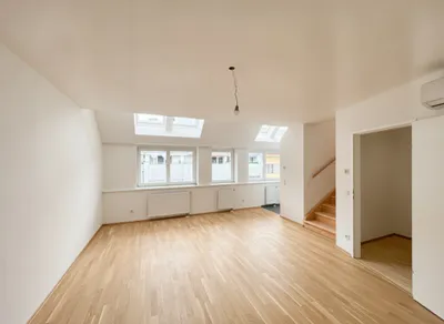 Lichtdurchflutete 2-Zimmer-Maisonettewohnung mit Klimaanlage!