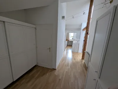 Helle, vollmöblierte, klimatisierte Dachgeschosswohnung mit Dachterrasse nähe U6 / AKH – Bild 2