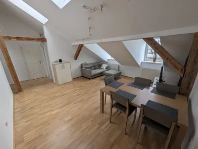 Helle, vollmöblierte, klimatisierte Dachgeschosswohnung mit Dachterrasse nähe U6 / AKH