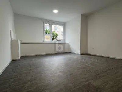 URBAN WOHNEN MIT RUHEFAKTOR ? FRISCH SANIERTE 2-ZIMMER-WOHNUNG – Bild 2