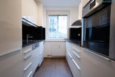 Modernisierte 2-Zimmer-Wohnung mit Lift und Einbauküche in 1100 Wien
