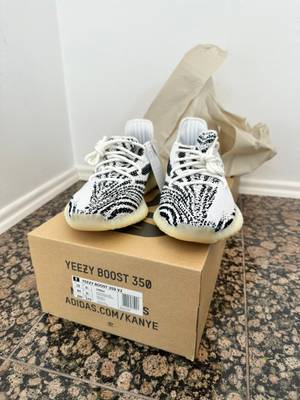 Adidas Yeezy Boost 350 Yeezys Willhaben Yeezy Boost 350 V2 Zebra Kaufen  Willhaben