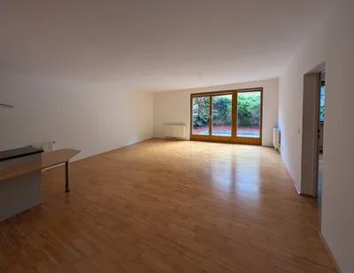 RUHIG GELEGENE GARTENWOHNUNG MIT SCHÖNER WOHNATMOSPHÄRE