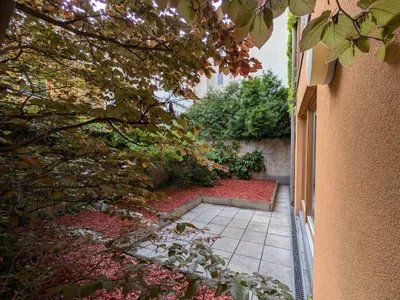 RUHIG GELEGENE GARTENWOHNUNG MIT SCHÖNER WOHNATMOSPHÄRE – Bild 2