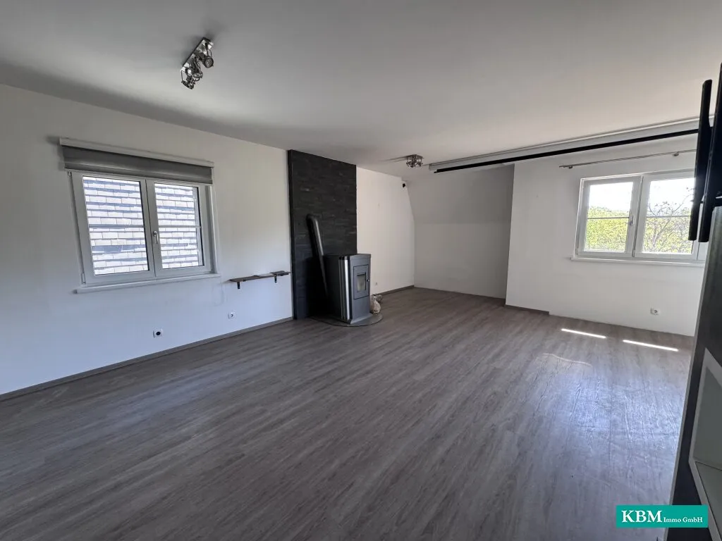 geräumige 3 Zimmer Wohnung mit Loggia und KFZ-Abstellplatz im Carport - Ansicht 3