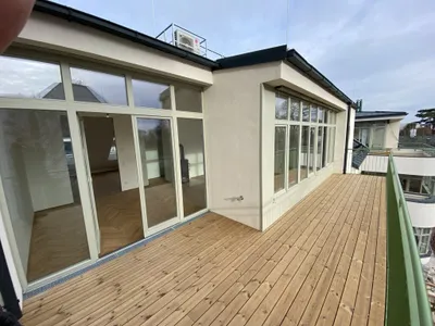 Neuwertige, repräsentative, helle und großzügige 4 Zimmer Dachgeschoßwohnung mit Poolnutzung – Bild 2