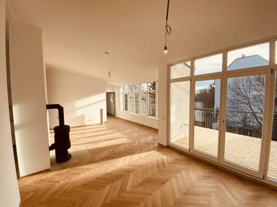 Neuwertige, repräsentative, helle und großzügige 4 Zimmer Dachgeschoßwohnung mit Poolnutzung