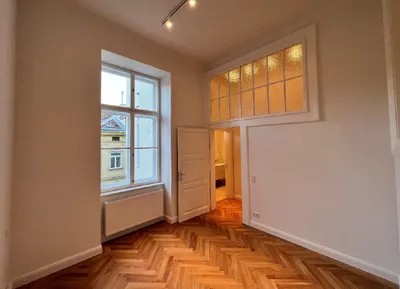 Palais Löwenthal, klassische Altbauwohnung mit Balkon im 3.Liftstock – Bild 3