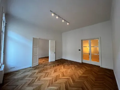 Palais Löwenthal, klassische Altbauwohnung mit Balkon im 3.Liftstock – Bild 2