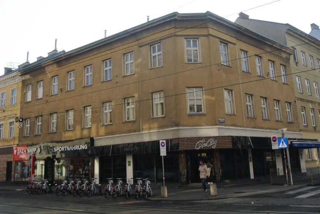 Charmante Altbauwohnung mit Charme und Potential- unbefristet vermietet. - Ansicht 2