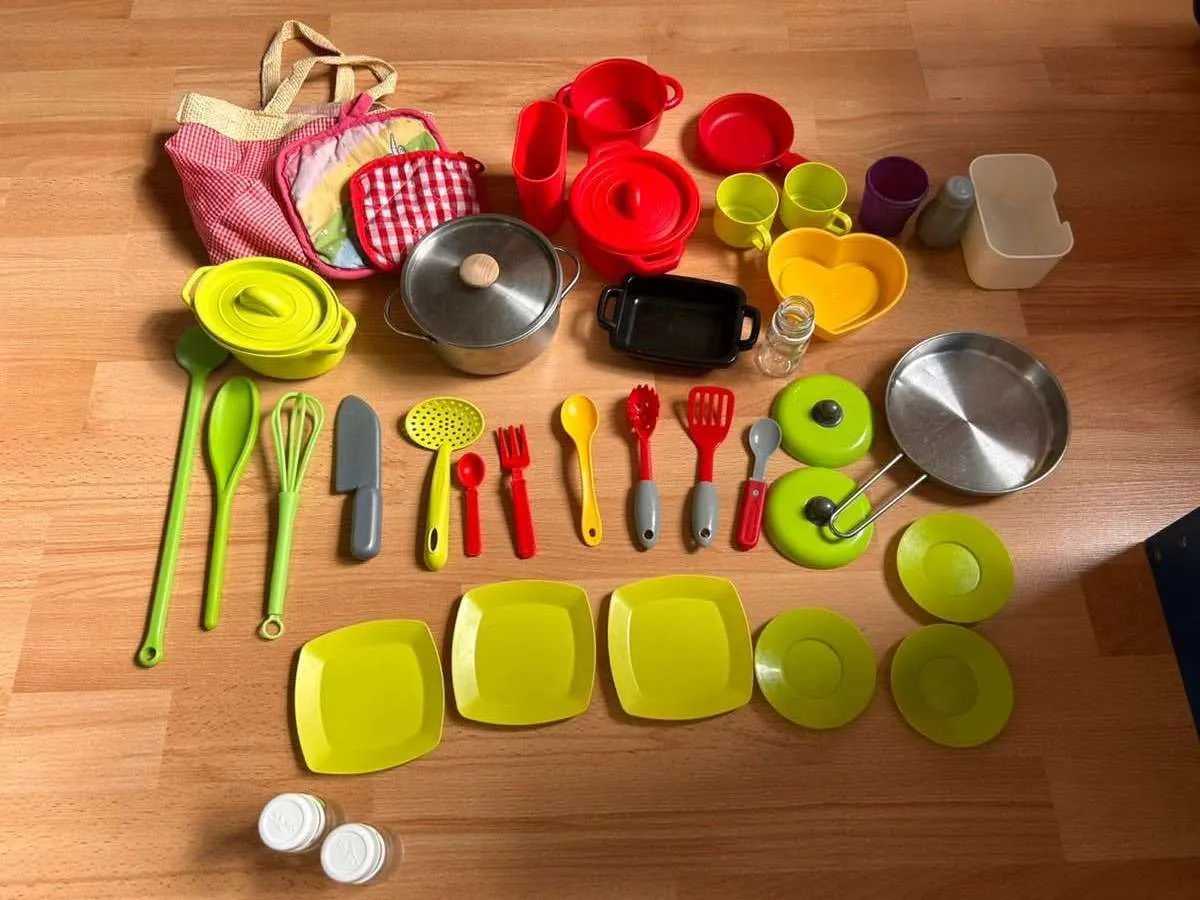 Puppenküche Geschirr, Zubehör, € 10,- (3376 Ennsbach)