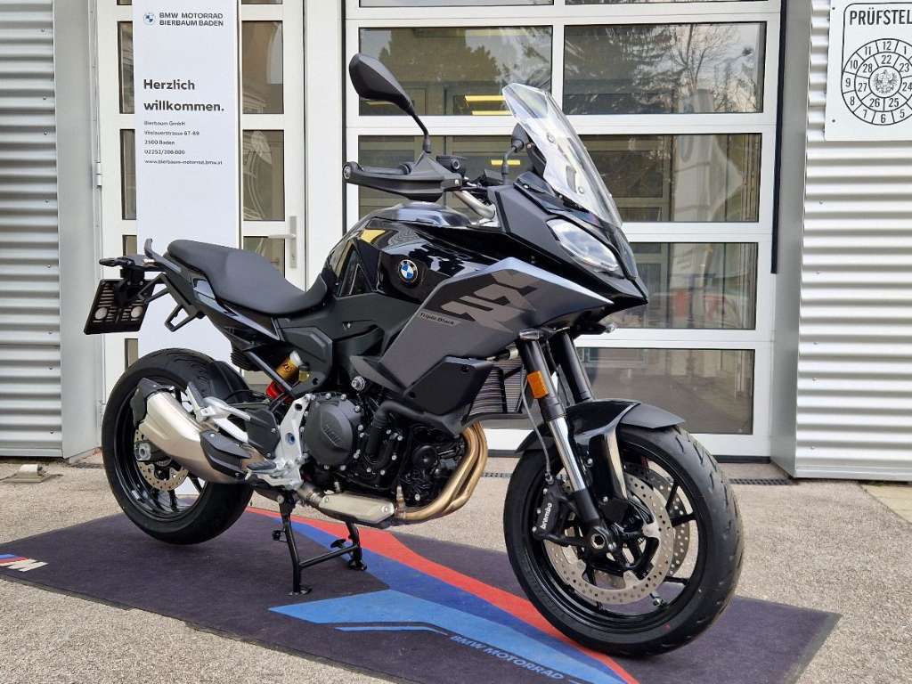 BMW F 900 XR Style "Triple Black" Tourer