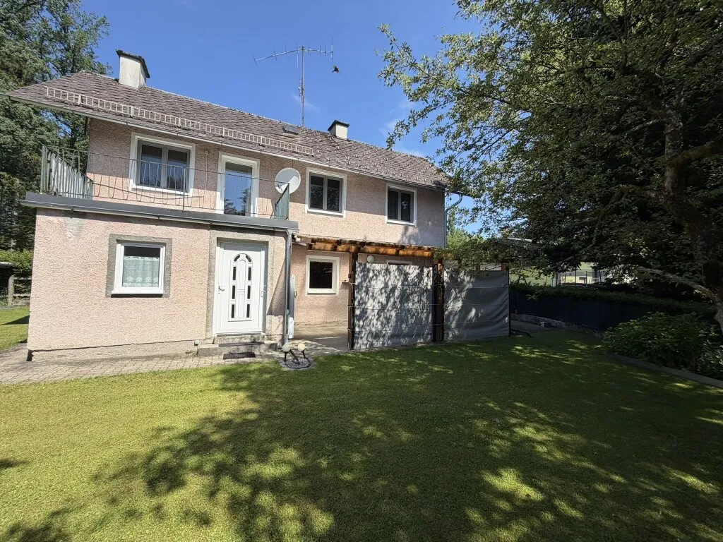 Charmantes 4-Zi-Haus in Vöcklabruck (Am Altmannsberg) mit Terrasse, Stellplätzen & Einbauküche! - Ansicht 3