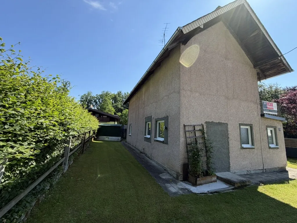 Charmantes 4-Zi-Haus in Vöcklabruck (Am Altmannsberg) mit Terrasse, Stellplätzen & Einbauküche! - Ansicht 2