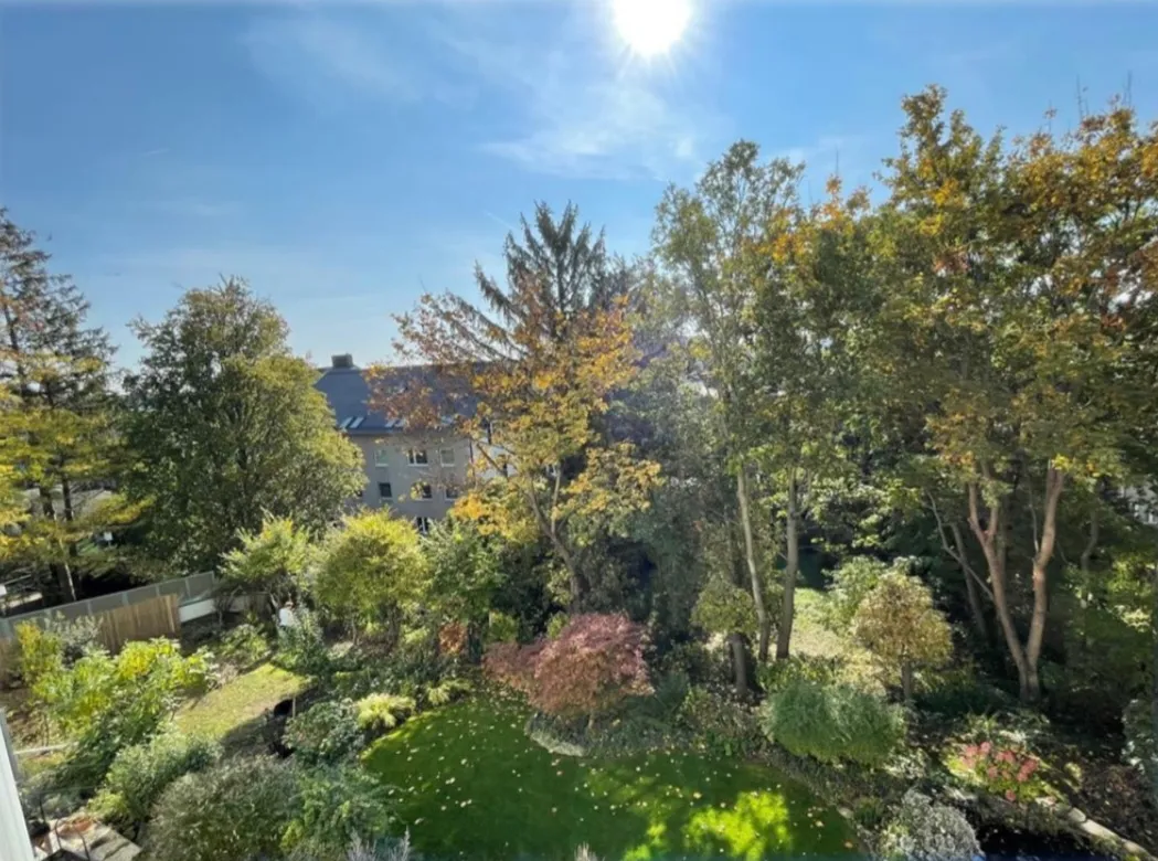 Gersthofer Südhanglage mit Grünblick und Garage - Ansicht 2