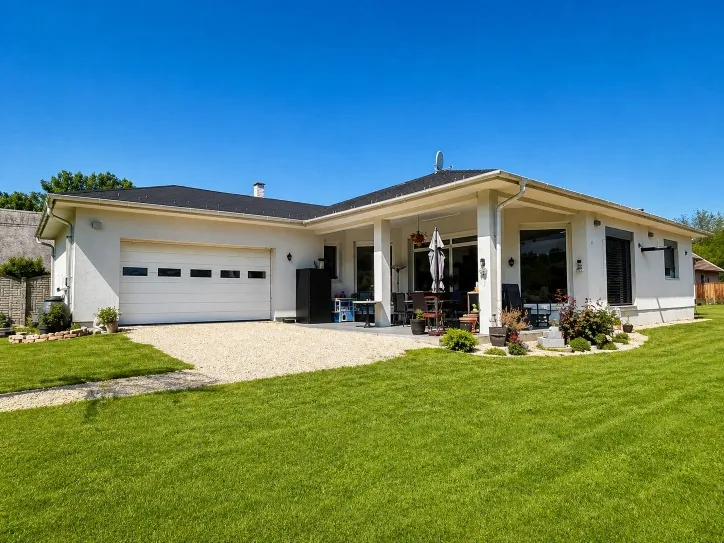 Großer Premium-Bungalow in Ungarn Nahe österreichischer Grenze mit wunderschönem Großgrundstück inmitten des Donau-Naturparadieses Szigetköz - Ansicht 2