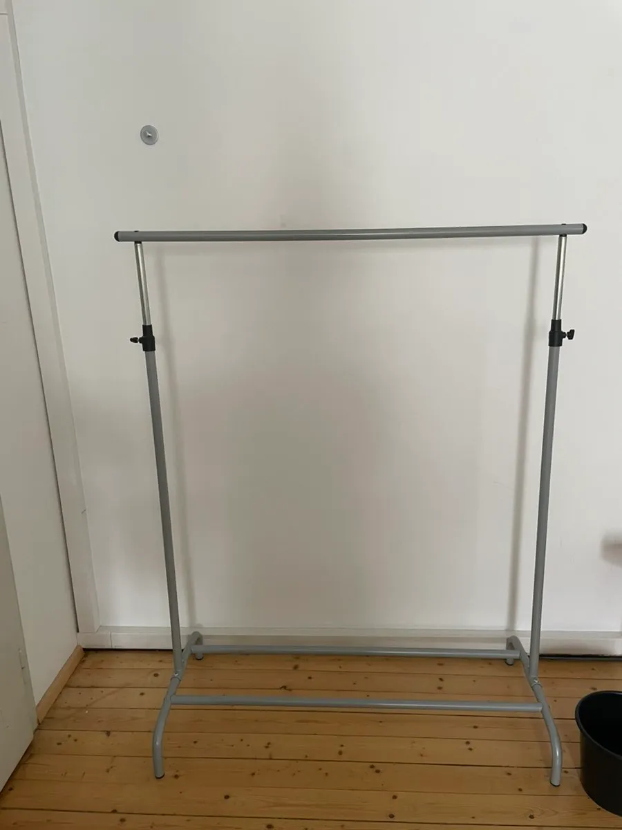 Kleiderstand, € 0,- (5020 Salzburg)