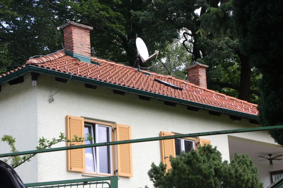 Bungalow auf schönem Hanggrundstück - sanierungsbedürftig - Widok 2