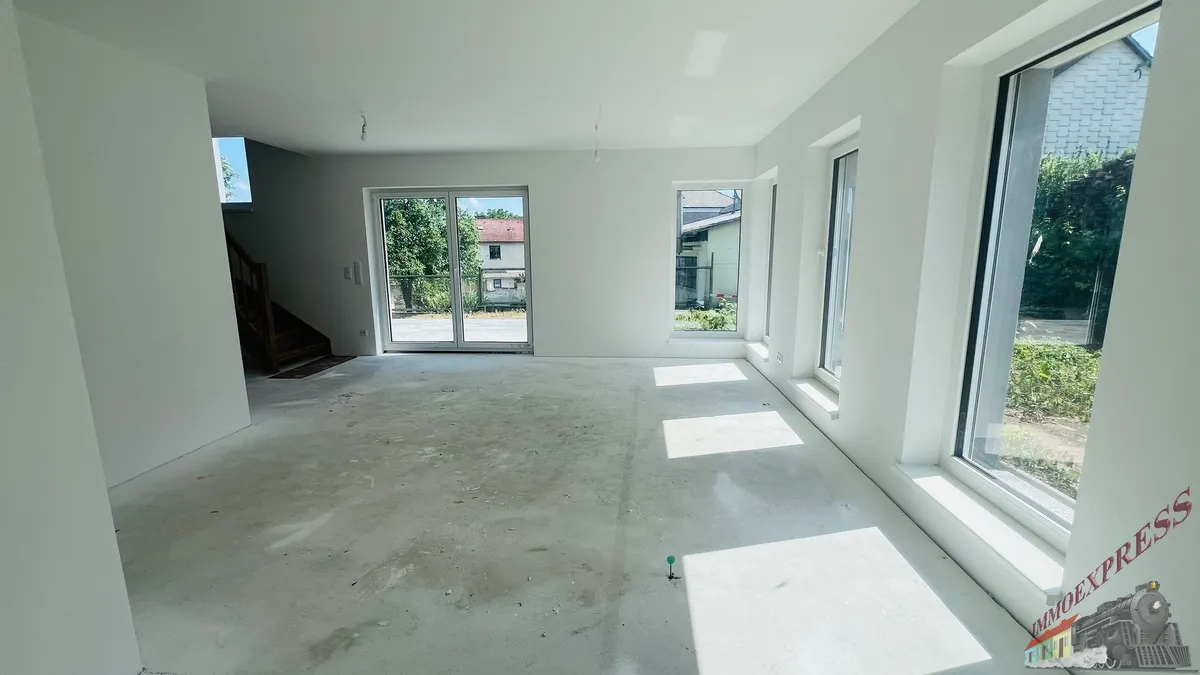 ERSTBEZUG! Familientraum in Ruhelage mit Eigengarten, PKW-Stellplatz und Terrasse! - Ansicht 2
