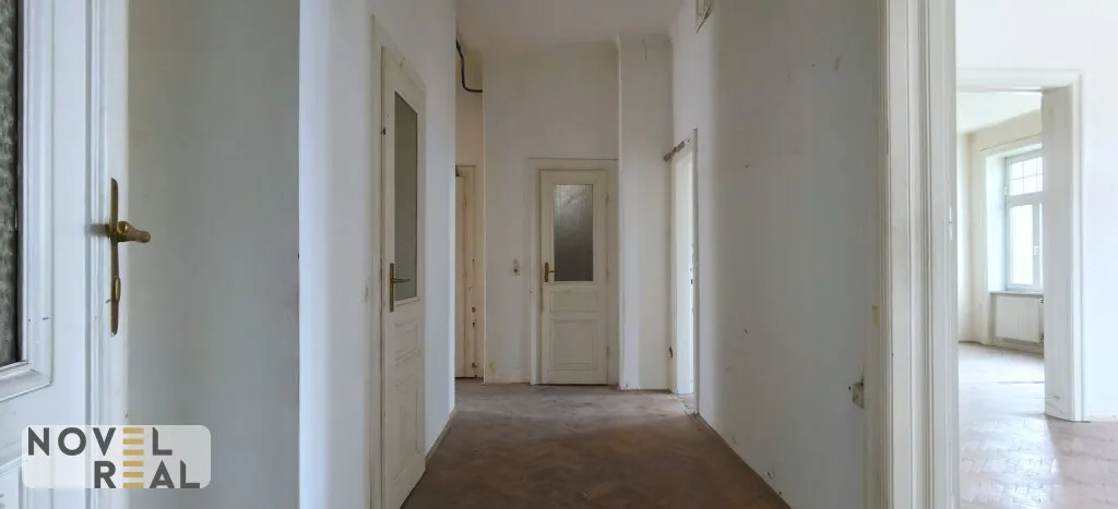 Sanierungsbedürftige, großzügige 4-Zimmer-Wohnung mit Loggia - Ansicht 2