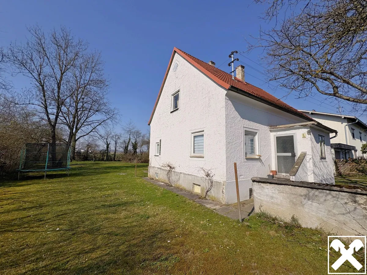Solides Einfamilienhaus mit idyllischer Ruhe Oase - Ansicht 2