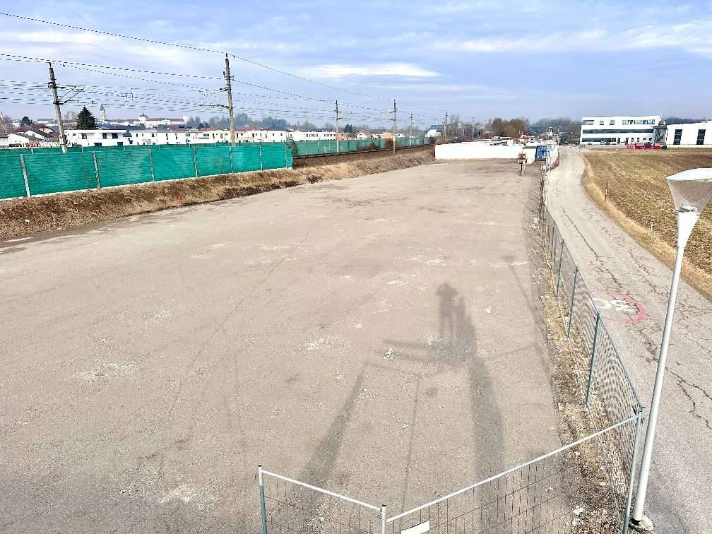 Befestigter Lagerplatz zu vermieten - Ansicht 2