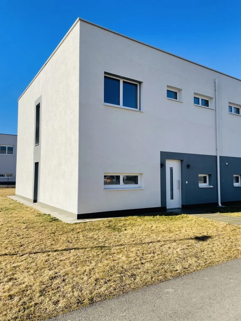 Knittelfeld - Landschach: Modernes Eck-Reihenhaus in familienfreundlicher Lage - Haus 1 - Ansicht 2