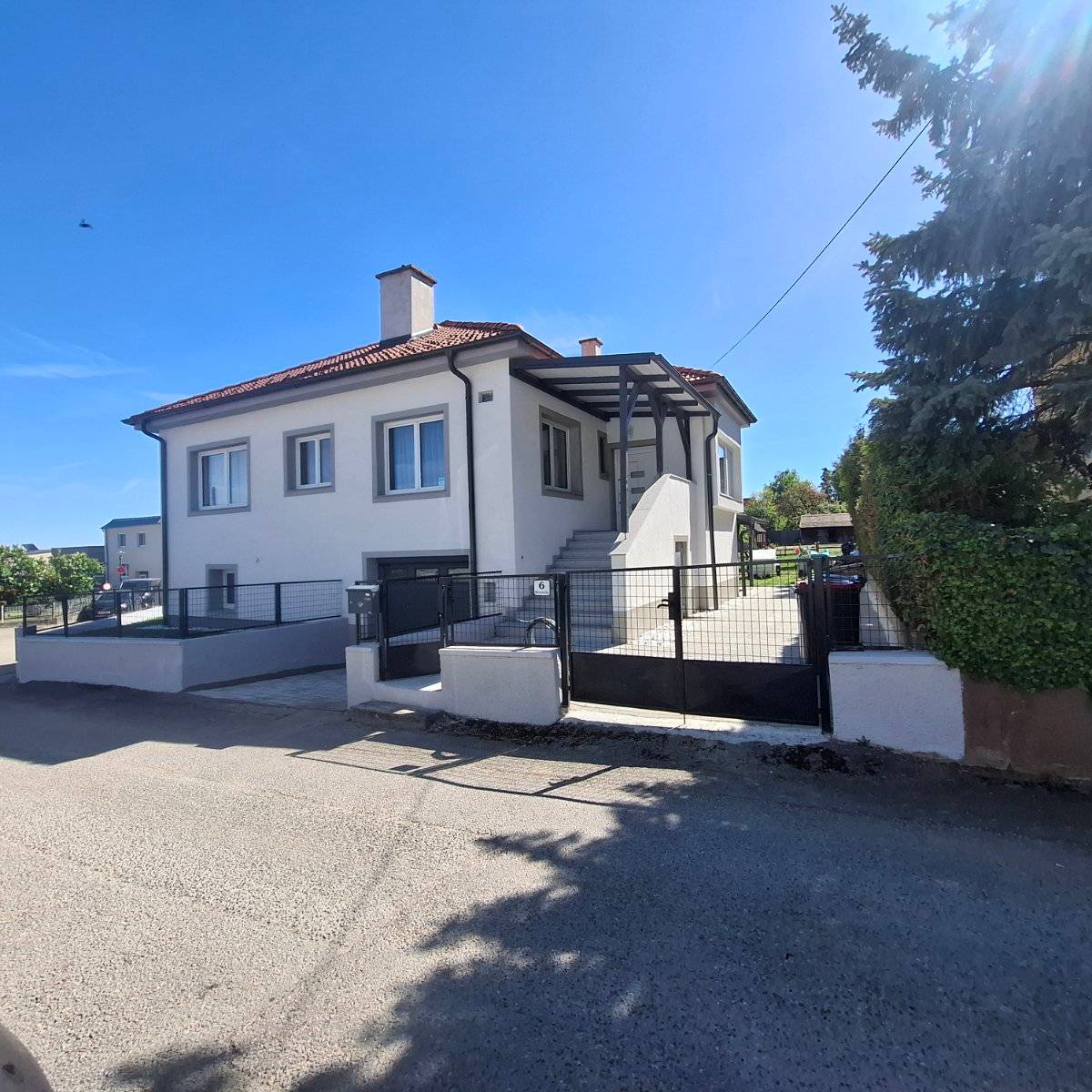Mehrfamilienhaus / Saniert / sofort bezugsfertig / in TOP-Lage MAISSAU / Bezirk Hollabrunn, Maissau