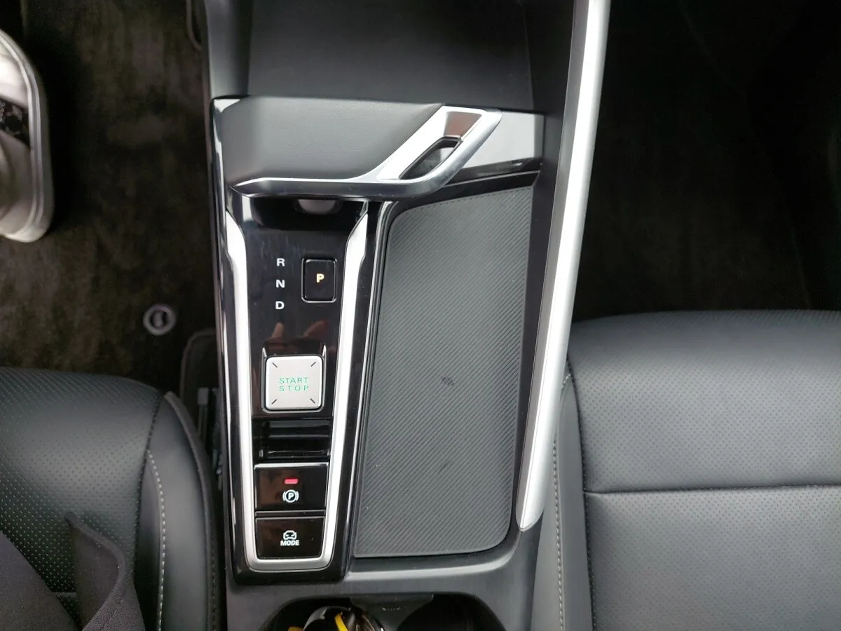 2025 MG ZS