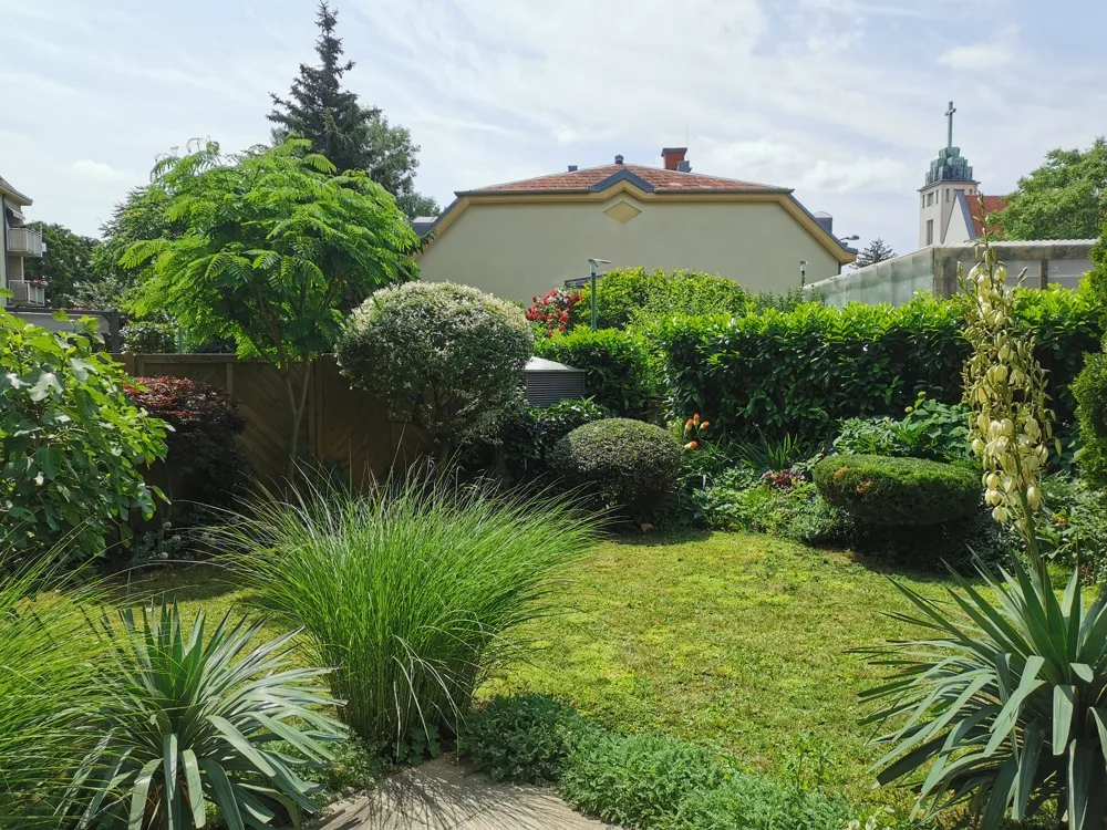 Gepflegte, voll möblierte 3-Zimmer-Wohnung mit Eigengarten und Garage - Ansicht 2