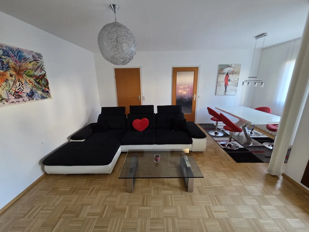 Gepflegte, voll möblierte 3-Zimmer-Wohnung mit Eigengarten und Garage - Ansicht 3