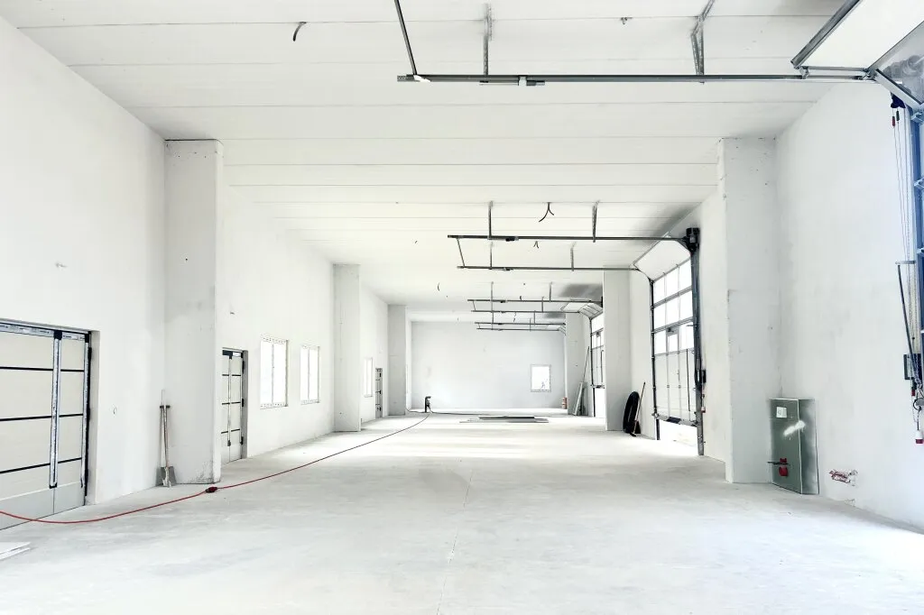 Top moderne Gewerbehalle in Massivbauweise mit elektrischem Tor und 5,20 Deckenhöhe. - Ansicht 3