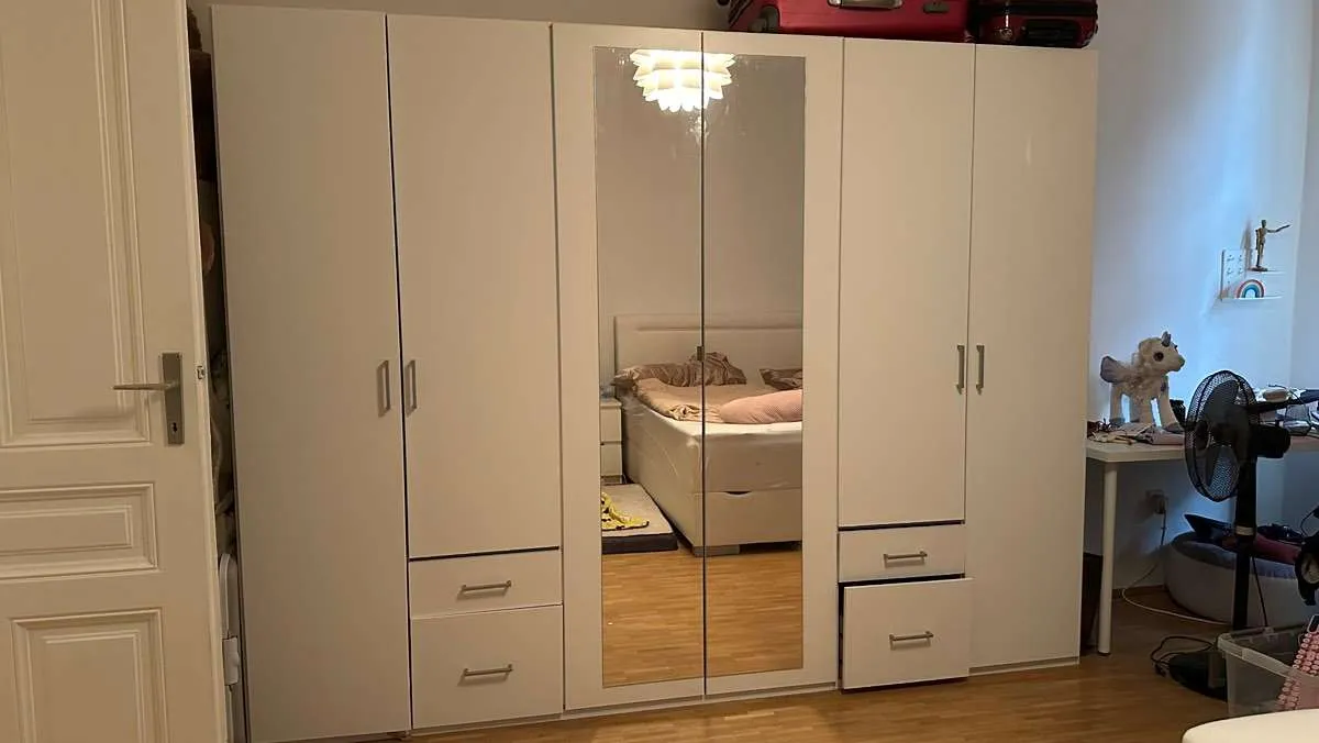 Großer weißer Kleiderschrank mit Spiegel zu verschenken, € 0,- (1030 Wien)