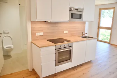 Klimatisiertes Holzapartment, Fußbodenheizung/ Kühlung, Echtholzboden/ Decke, nahe U4&Tram 49, Provisionsfrei