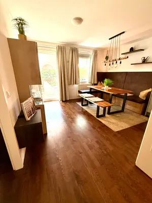 Charmante 2-Zimmer -Wohnung mit Gartenterrasse-ideal für Flughafenmitarbeiter – Bild 2