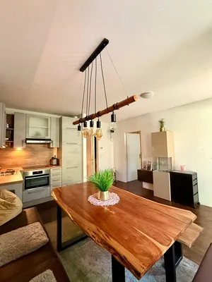 Charmante 2-Zimmer -Wohnung mit Gartenterrasse-ideal für Flughafenmitarbeiter – Bild 3