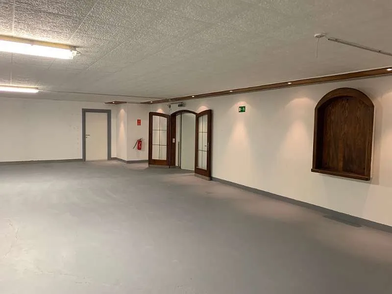 Commercial property, 450 m²
