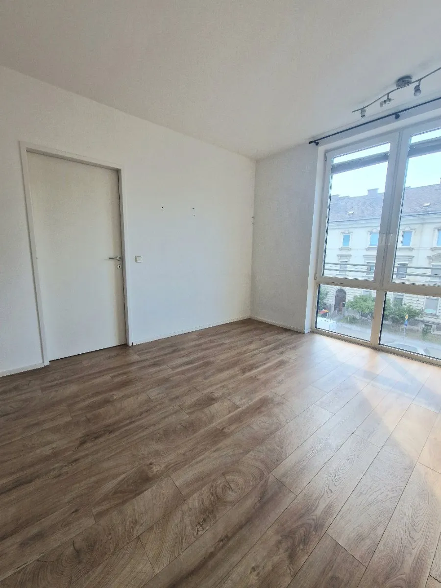 Moderne, helle 2-Zi-Wohnung im Zentrum von Linz 673, - inkl. BK - Widok 2